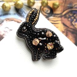 Beaded rabbit brooch, rabbit, brooch pin, beaded brooch, new year gift, symbol 2023, hand embroidered brooch, gift for h
