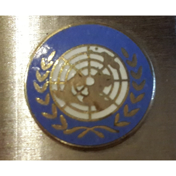 2 Vintage United Nations Lighter enamel UN logo 1980s.jpg