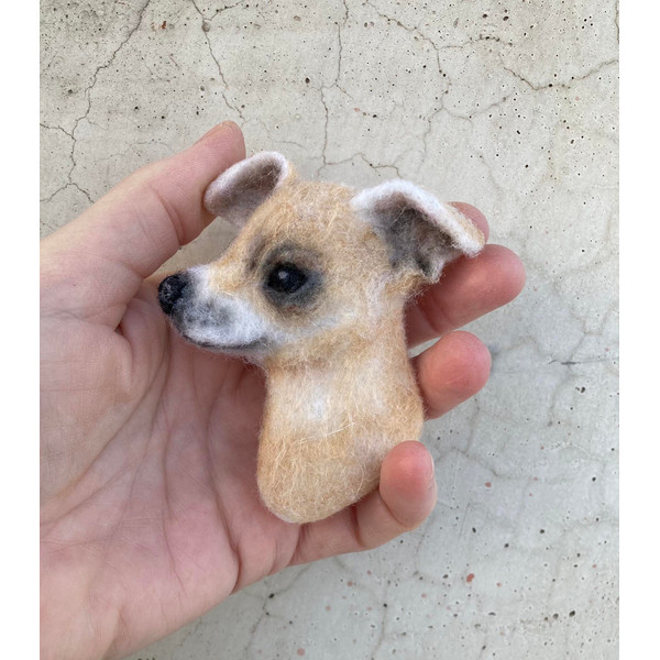 Personalized-dog-portrait-keychain-from-photo-custom-needle-felted-dog-replica
