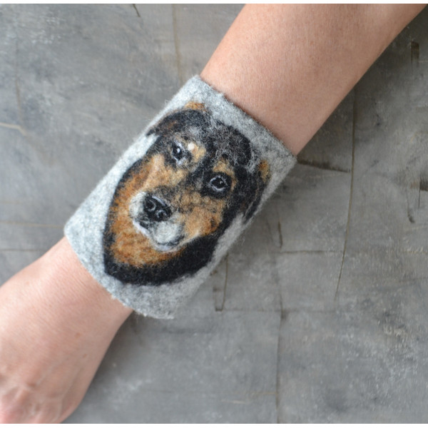 Custom-dog-portrait-wrist-cuff-from-wool