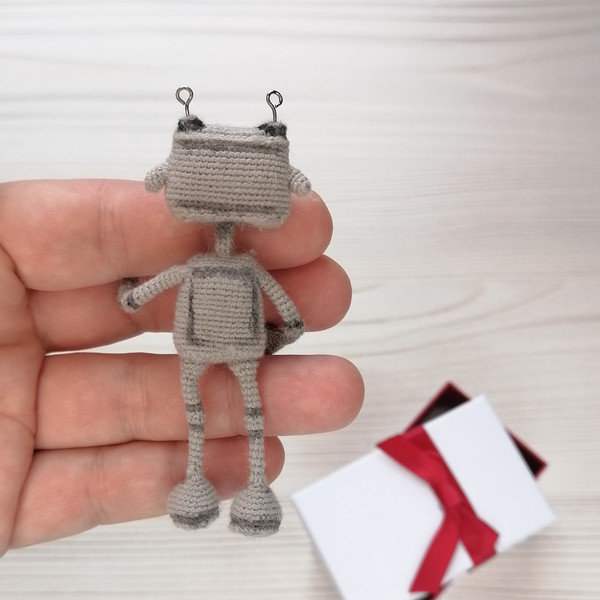 cute-robot-figurine.jpg