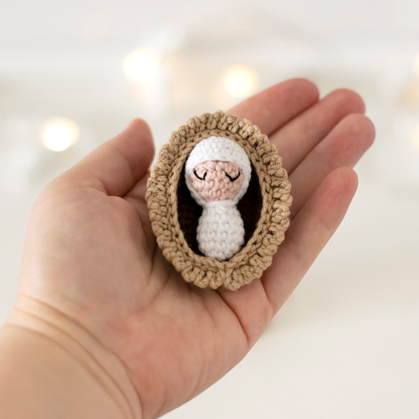 little crocheted jesus figurine