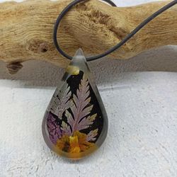 Purple Fern terrarium necklace. Resin necklace with real fern. Flowers in resin