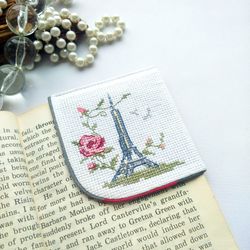 Handmade corner bookmark with Eiffel Tower, Personalized traveler gift