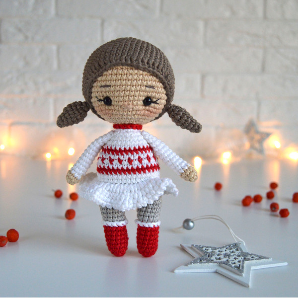 crochet-doll-in-dress.jpg
