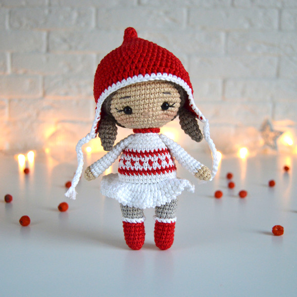 crochet-doll-in-hat-2.jpg