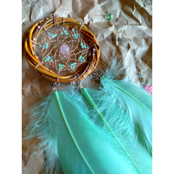 Dream-Catcher-with-green-feathers
