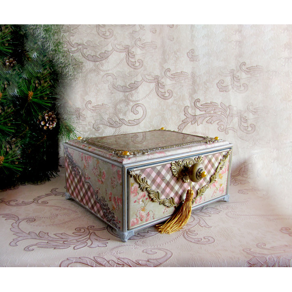 Romantic storage chest with drawers, Delicate large jewelry box, Beige jewelry Cabinet, Large decorative box, gift for her (10).jpg