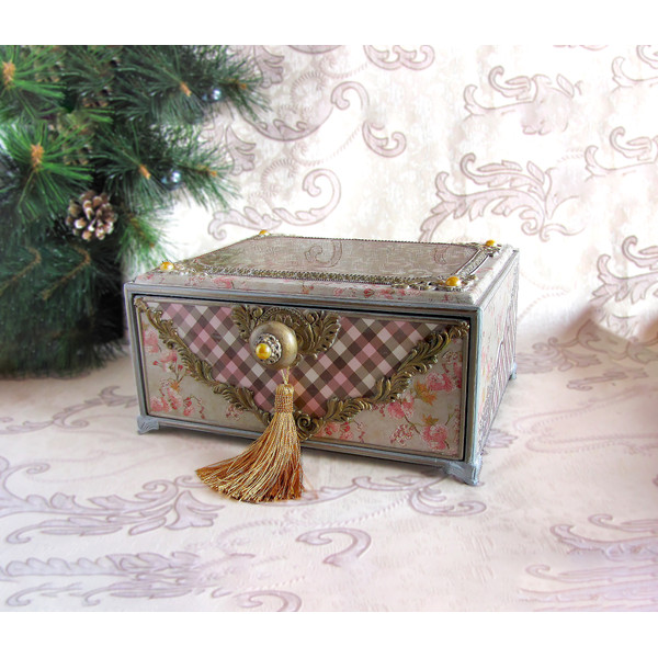 Romantic storage chest with drawers, Delicate large jewelry box, Beige jewelry Cabinet, Large decorative box, gift for her (13).jpg