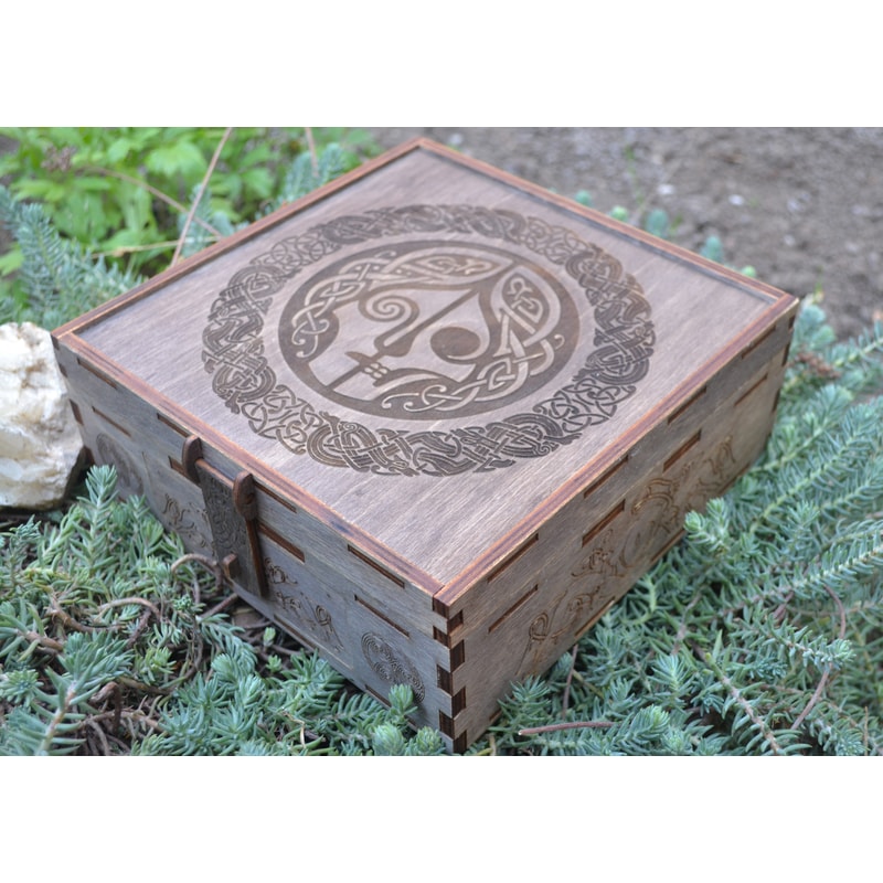 Portable altar for norse rituals with Hel. Norse pagan altar | Inspire ...