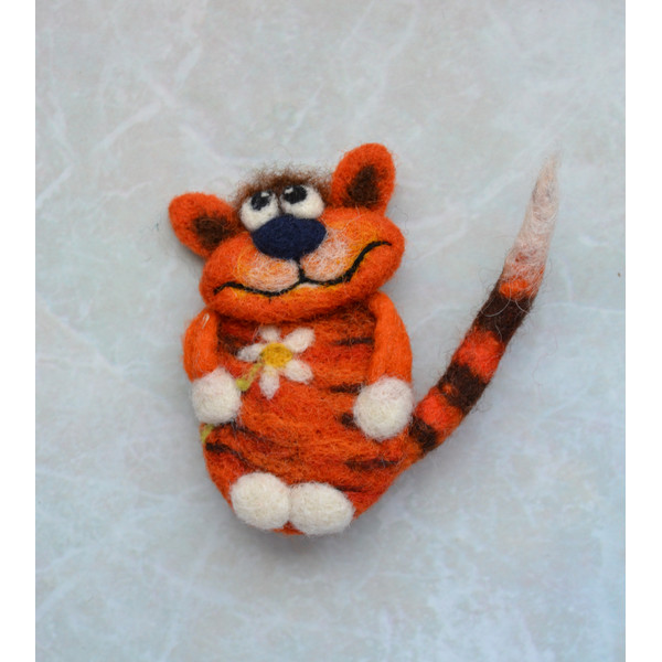 Felted-red-lucky-cat-with-chamomile-I-love-you-gift-brooch-pin