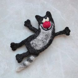 Lucky smiling cat pin for women Cute felted wool cat brooch for girlfriend Handmade cat jewelry Be happy gift