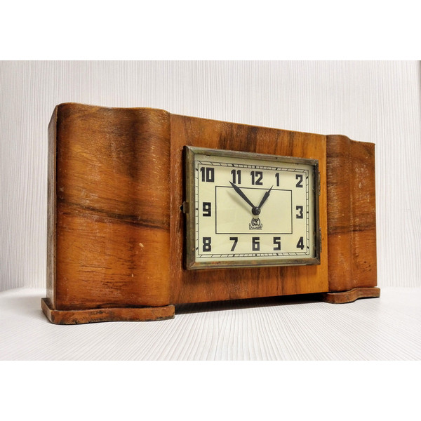wooden-desk-clock.jpg