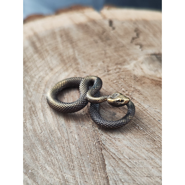 Figurine Snake