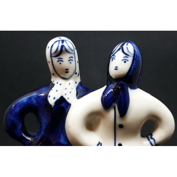 10 Vintage GZHEL Porcelain Figurine GIRLFRIENDS GOSSIPERS Hand Painted USSR 1970s.jpg