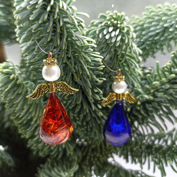 angel ornaments on christmas tree.jpeg