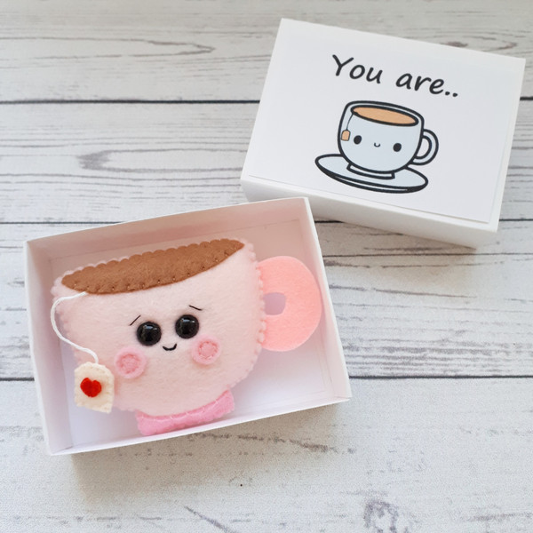 Pink-tea-cup-in-a-box