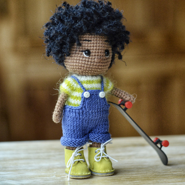Crochet dark skin boy on a skateboard
