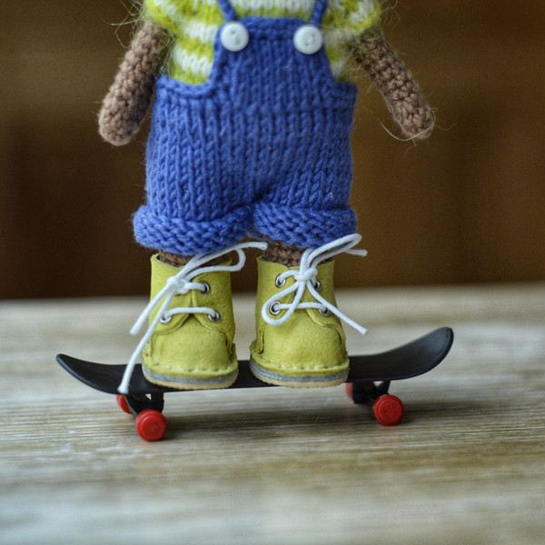 Crochet skateboarder in yellow boots