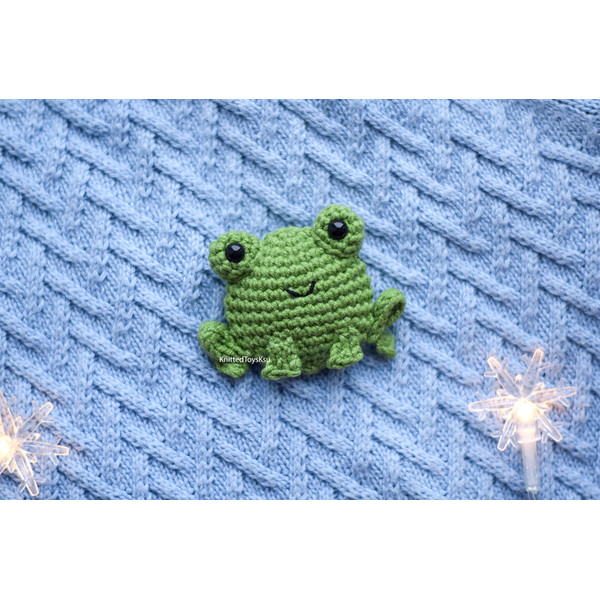 frog-brooch-pin