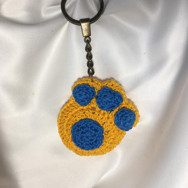 Amigurumi-Crochet-cat-paw-Handmade-key-bag-yellow.JPG