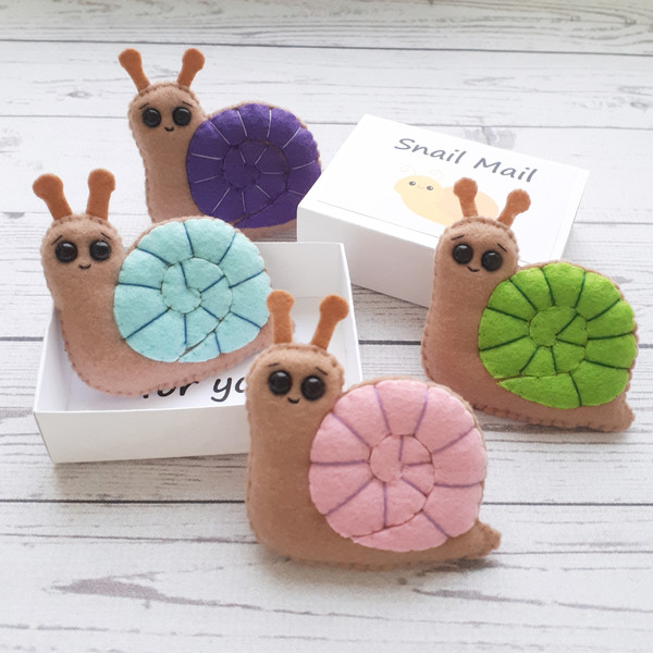 Cute-Snail-plush-in-a-box-snail-mail