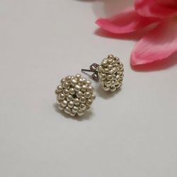 Light gold small beaded stud earrings, Seed bead button earrings, Seed bead studs, Beadwork minimalist earrings