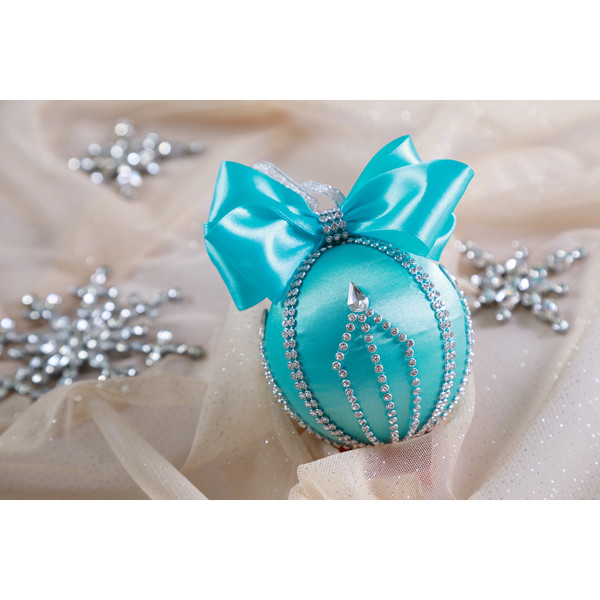 Christmas_rhinestones_tiffany_ornaments_handmade_tree_balls_in_gift_box.jpg