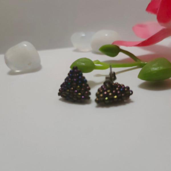 Dark-purple-beaded-earrings