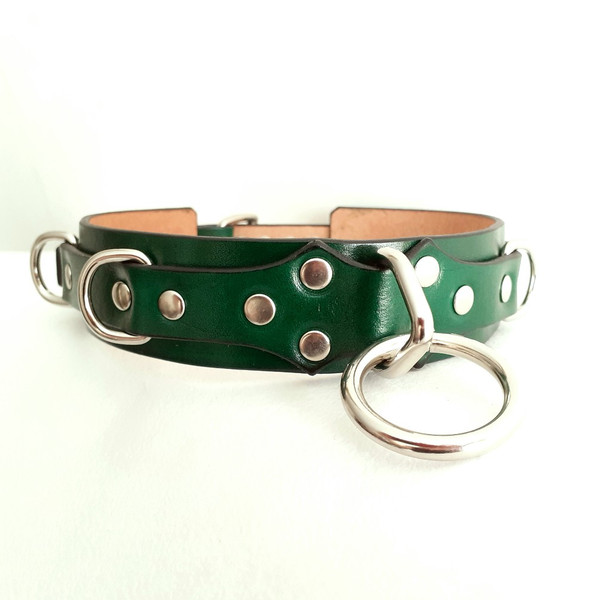 Green-leather-bondage-collar-on-white-background.jpg
