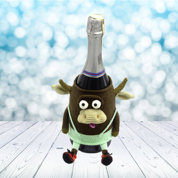 Champagne-bottle-cover-bull-bottle-cover-cute-Christmas-decor-gift-for-Christmas-anniversary-Birthday-Fathers-day.jpg