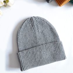 Grey knitted hat with merino wool lapel