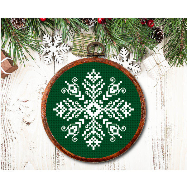 Christmas-ornament-cross-stitch-pattern-1.png