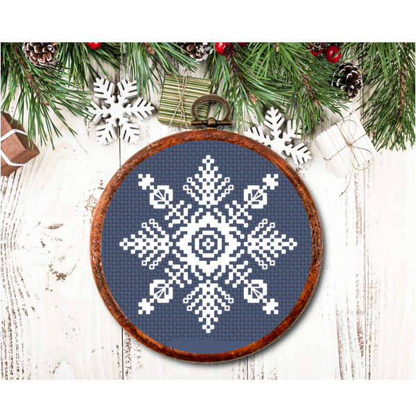 Christmas-ornament-cross-stitch-1.png