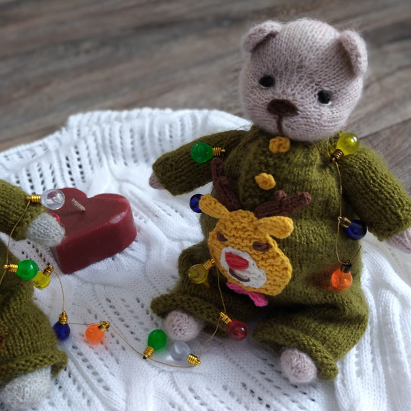 Teddy bear knitting pattern, stuffed knitted doll. Animal toy pattern.