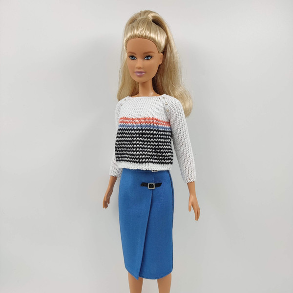 Blue classic skirt for Barbie.jpg