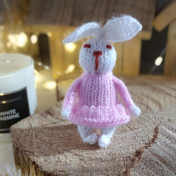 Bunny knitting pattern by Ola Oslopova
