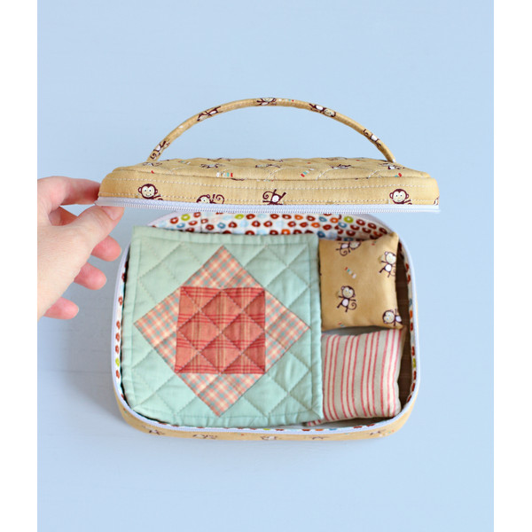 travel-case-for-mini-doll-sewing-pattern-6.jpg