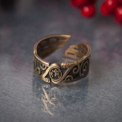 Odin Ravens ring with runes. Viking Pagan bird jewelry. Scandinavian mythology. Crow handcrafted jewelry. Asatru.