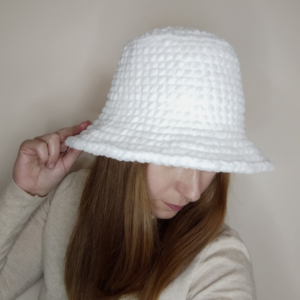 white_fluffy_bucket_hat
