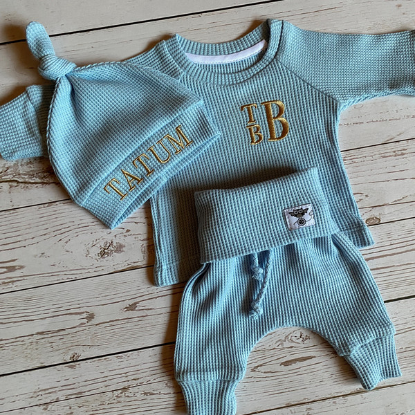 Sky-blue-minimalist-baby-outfit-Baby-boy-coming-home-outfit-Personalized-newborn-boy-baby-clothes-Monogrammed-baby-gift-set-New-mom-gift-11.jpg