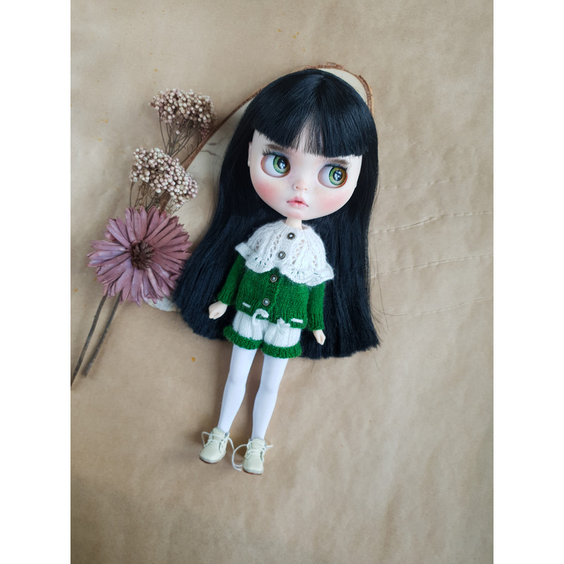 Blythe pattern knit cardigan with an openwork top with ruffles and shorts, Blythe clothes pattern knitting