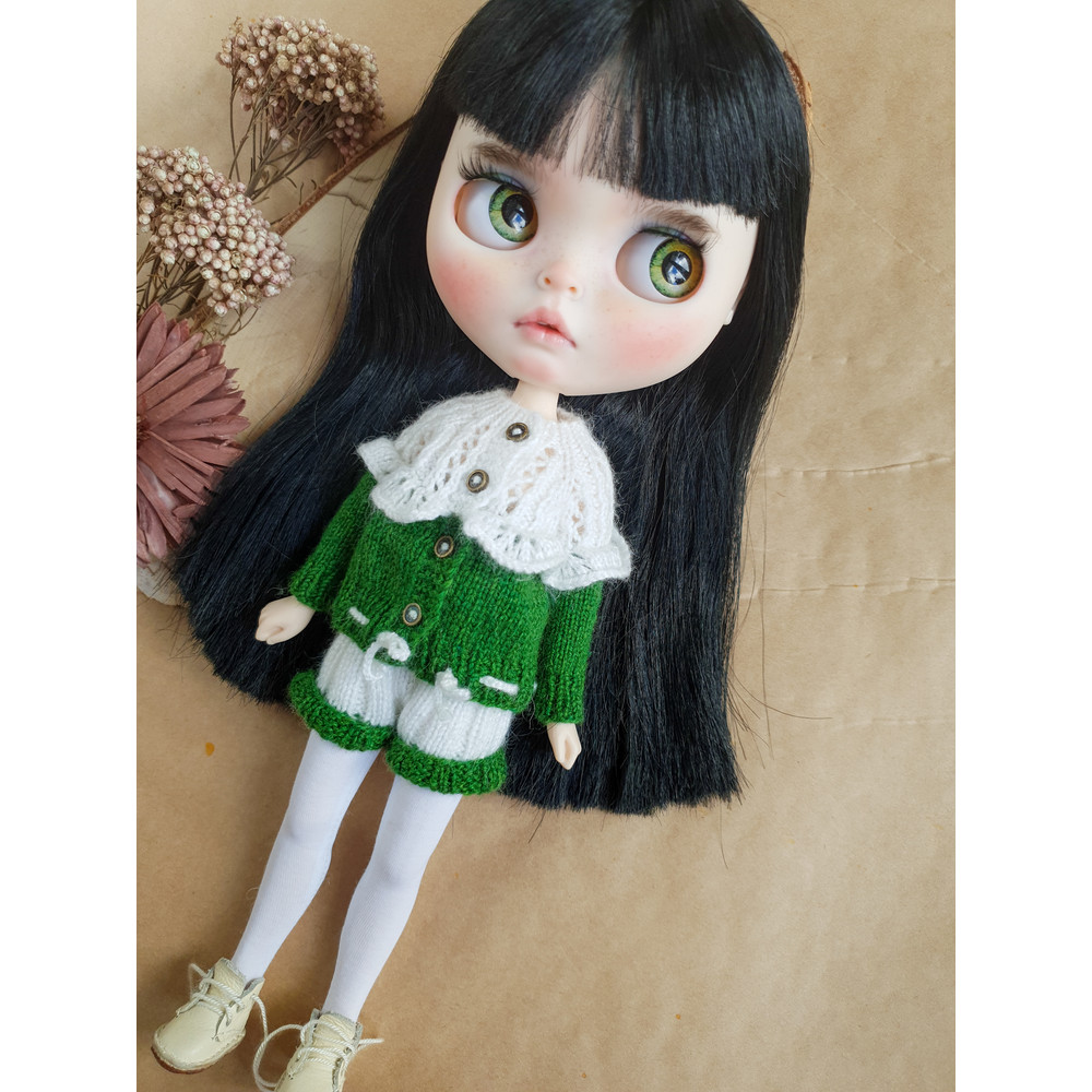 Blythe pattern knit cardigan with an openwork top with ruffles and shorts, Blythe clothes pattern knitting