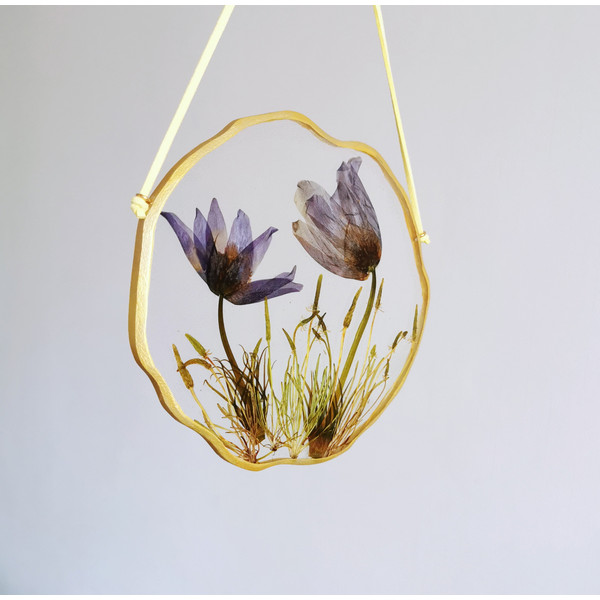 Dried flower art Round frame with pressed flower frame Resin