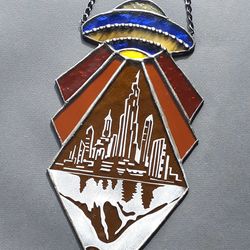 ufo suncatcher, ufo stained glass, stained glass window hangings, alien ornament, alien stained glass, suncatcher mobile