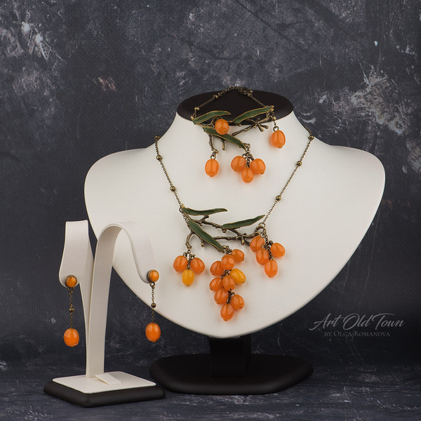 sea-buckthorn-jewelry-set-berry-necklace-bracelet.jpg