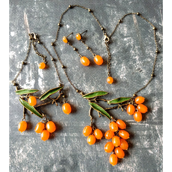sea-buckthorn-jewelry-set-berry-stud-earrings-necklace-bracelet.jpg