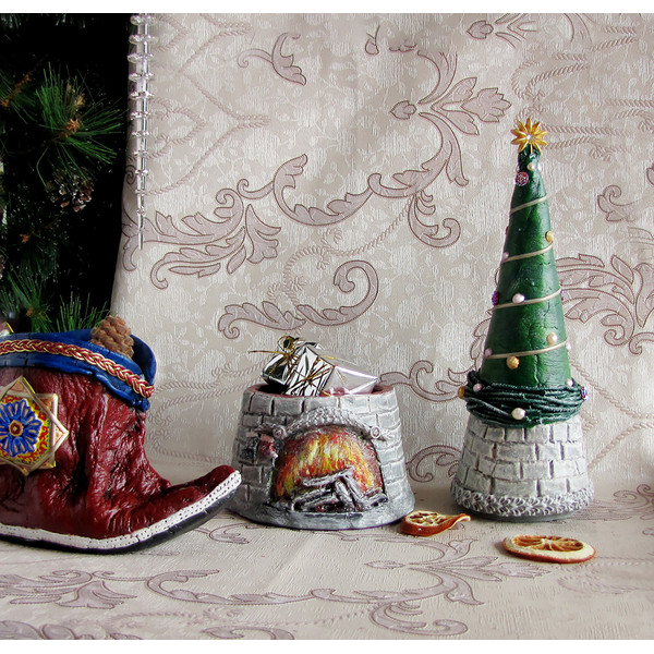 Trinkets box shaped like a Christmas Tree. A wonderful addition to your Christmas decor! (5).JPG