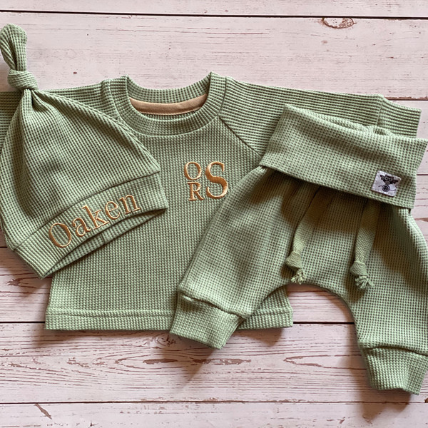 Sage-green-organic-baby-clothes-Minimalist-baby-outfit-as-Baby-shower-gift-ideas-6.jpg