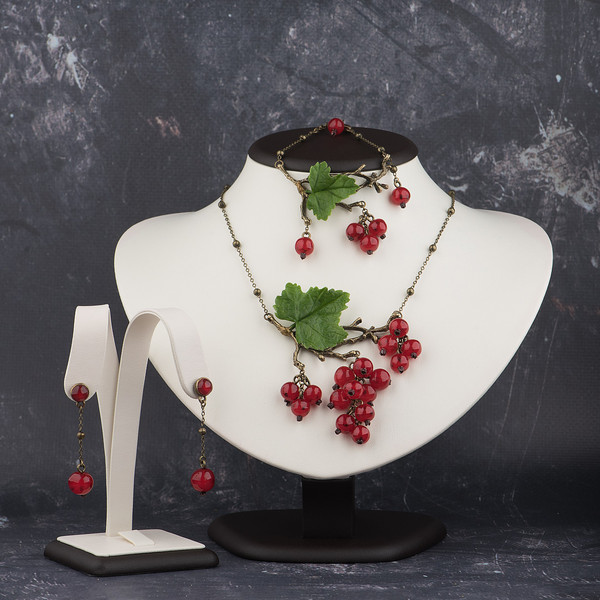 jewelry-set-with-red-currant-berries-on-bronze-branches-and-chains-1.jpg